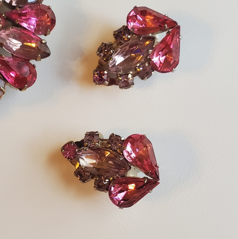 Vintage Rhinestone Brooch Earring Set - Picture 15 of 17